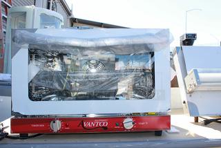 BRAND NEW SCRATCH & DENT! Avantco CO-16 Half Size Countertop Convection Oven, 1.5 Cu. Ft. - 120V, 1600W. Outer black glass is broken. Unit is dented/Bent .