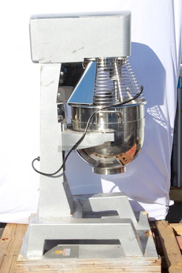 BRAND NEW SCRATCH & DENT! Main Street Equipment CMIX30 30 Qt. Planetary Floor Mixer with Guard & Standard Accessories - 120V, 2 hp. S/N: 24070230015 Unit is cracked on the top back side and the power cord needs to be replaced. - Image 2 of 9