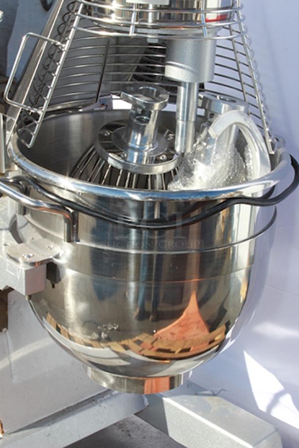 BRAND NEW SCRATCH & DENT! Main Street Equipment CMIX30 30 Qt. Planetary Floor Mixer with Guard & Standard Accessories - 120V, 2 hp. S/N: 24070230015 Unit is cracked on the top back side and the power cord needs to be replaced. - Image 5 of 9