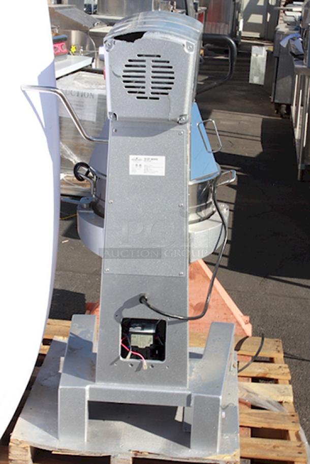 BRAND NEW SCRATCH & DENT! Main Street Equipment CMIX30 30 Qt. Planetary Floor Mixer with Guard & Standard Accessories - 120V, 2 hp. S/N: 24070230015 Unit is cracked on the top back side and the power cord needs to be replaced. - Image 7 of 9