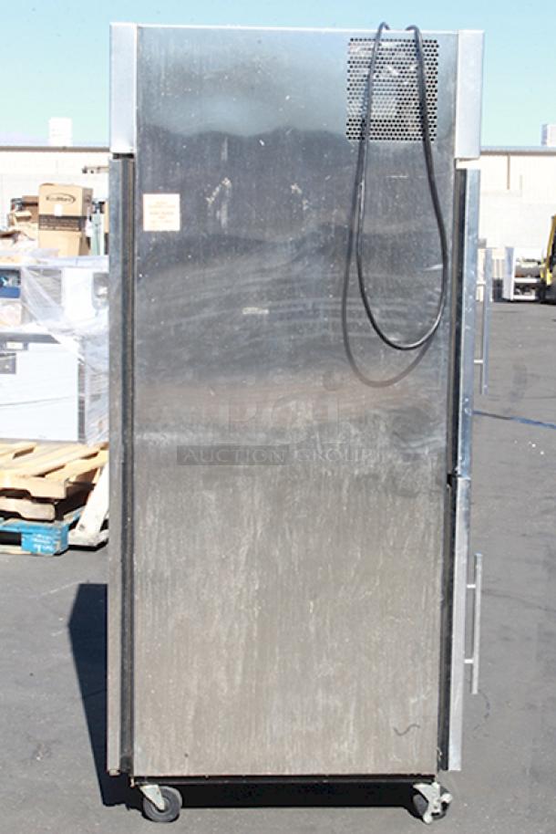True TR1RPT-2HG-1S Spec Series 27 1/2" Glass Front Half Door / Solid Back Full Door Stainless Steel Pass-Through Refrigerator. 115v. Tested. In Working Order. S/N: 5182672. - Image 4 of 5