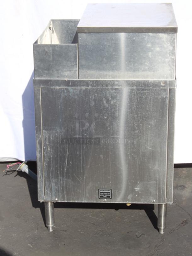Glastender GT-24 Glasswasher. In Working Order. 120/208-240v, 1Ph, 60Hz, 3 Wire (2 Hot/1 Neutral). S/N: 24008563 Capacity: 3 minute cycle, 60 second wash and 60 second rinse exposure. 1000 - 2-1/2″ diameter or 800 - 2-3/4″ diameter glasses per hour - Image 2 of 5