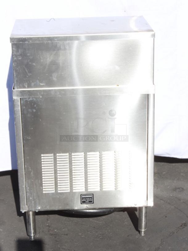 Glastender GT-24 Glasswasher. In Working Order. 120/208-240v, 1Ph, 60Hz, 3 Wire (2 Hot/1 Neutral). S/N: 24008563 Capacity: 3 minute cycle, 60 second wash and 60 second rinse exposure. 1000 - 2-1/2″ diameter or 800 - 2-3/4″ diameter glasses per hour - Image 3 of 5