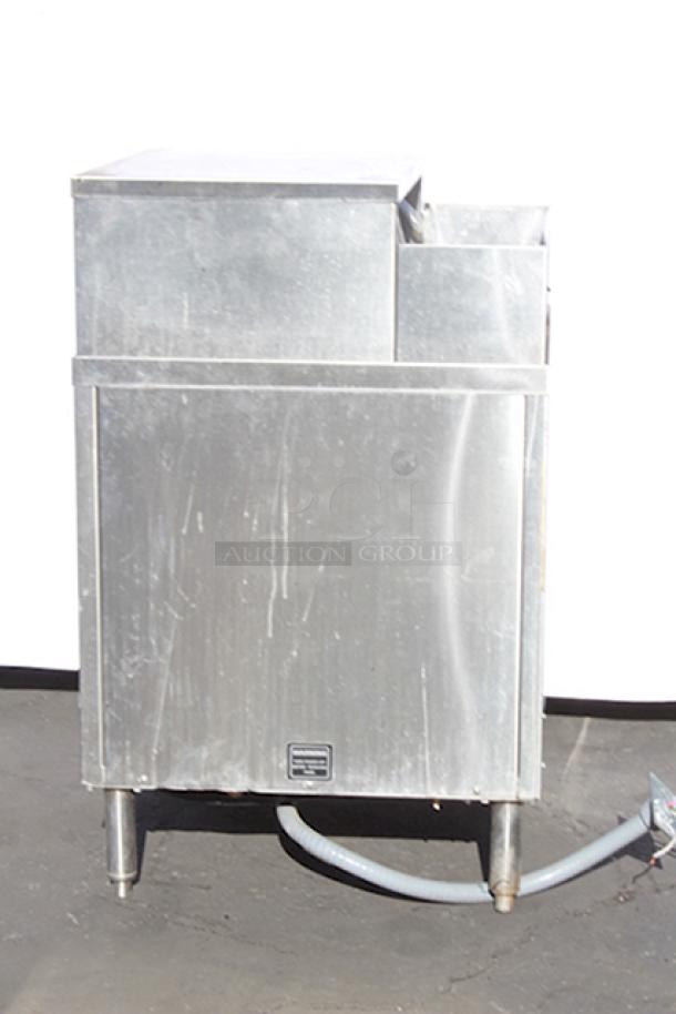 Glastender GT-24 Glasswasher. In Working Order. 120/208-240v, 1Ph, 60Hz, 3 Wire (2 Hot/1 Neutral). S/N: 24008563 Capacity: 3 minute cycle, 60 second wash and 60 second rinse exposure. 1000 - 2-1/2″ diameter or 800 - 2-3/4″ diameter glasses per hour - Image 4 of 5