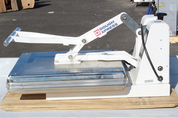 BRAND NEW SCRATCH & DENT! DoughXpress TXM-20 16x20" Dual-Heat Manual Clamshell Tortilla Dough Press - 240V, 3100W. S/N: 864-2615A. Out of Original Packaging. - Image 2 of 6