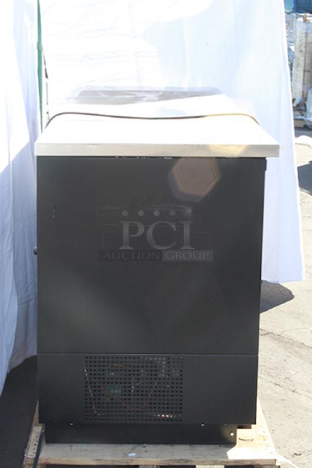 BRAND NEW SCRATCH & DENT! True TBB-4G-HC-LD 90 3/8" Black Glass Door Back Bar Refrigerator with LED Lighting. 115 Volts	2.8 Amps	1 Phase	60 Hz. S/N: 10832133 Missing Keys. - Image 2 of 8