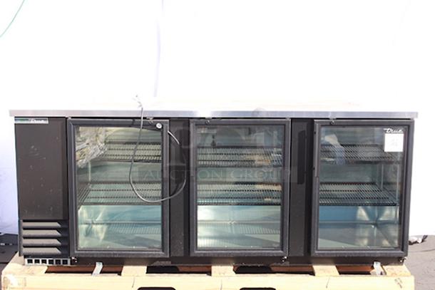 BRAND NEW SCRATCH & DENT! True TBB-4G-HC-LD 90 3/8" Black Glass Door Back Bar Refrigerator with LED Lighting. 115 Volts	2.8 Amps	1 Phase	60 Hz. S/N: 10832133 Missing Keys. - Image 5 of 8