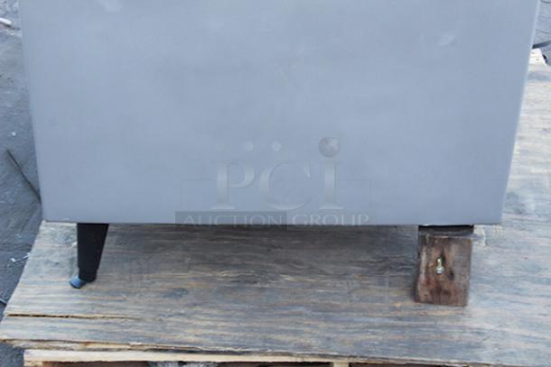 BRAND NEW SCRATCH AND DENT! Scotsman B530P Ice Storage Bin 536 lb. Plastic Exterior. One leg is missing and one is has a damaged footing (see photos). - Image 6 of 9
