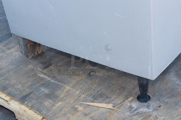 BRAND NEW SCRATCH AND DENT! Scotsman B530P Ice Storage Bin 536 lb. Plastic Exterior. One leg is missing and one is has a damaged footing (see photos). - Image 9 of 9