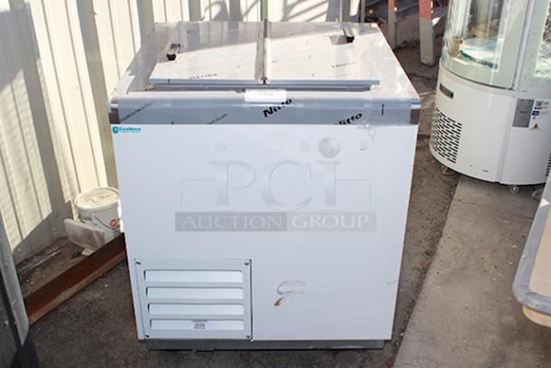 BRAND NEW SCRATCH & DENT! Excellence HFF-4HC 31" Flip Lid Ice Cream Dipping Cabinet. S/N: 2406104691. 115 Volts	3.3 Amps	1 Phase	60 Hz. Right Side is dented. See photos. - Image 3 of 6