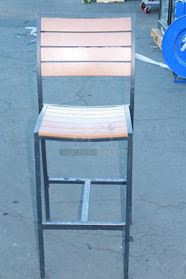 Lot of 22 Light Weight Bar Height Indoor/Outdoor Chairs, Metal Frame. 22x Your Bid. - Image 2 of 5