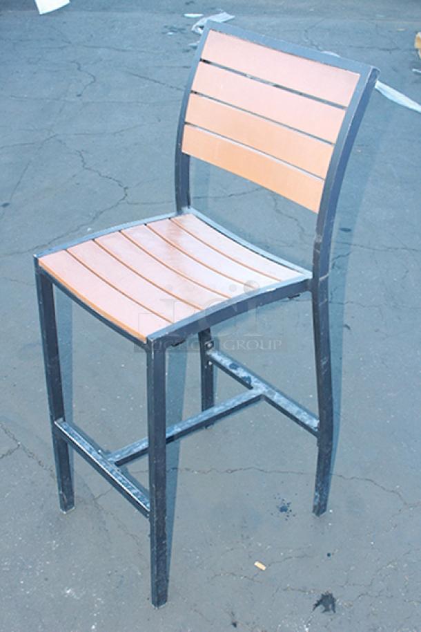 Lot of 22 Light Weight Bar Height Indoor/Outdoor Chairs, Metal Frame. 22x Your Bid. - Image 3 of 5