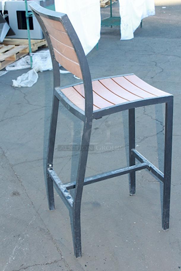 Lot of 22 Light Weight Bar Height Indoor/Outdoor Chairs, Metal Frame. 22x Your Bid. - Image 5 of 5