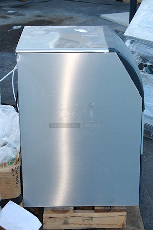 BRAND NEW SCRATCH & DENT! Scotsman UN1520A 20" Air Cooled Undercounter Nugget Ice Machine - 167 lb.	115 Volts		1 Phase	60 Hz. S/N: 24011320014754 - Image 4 of 6