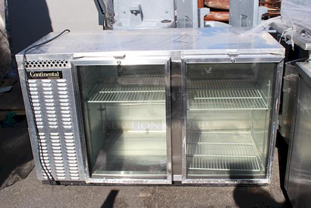 OUTSTANDING! Continental Refrigerator BBUC59-SS-GD 59" Stainless Steel Glass Door Backbar Undercounter Display Cooler, On Commercial Casrters. TESTED. IN WORKING ORDER!! S/N: 15714017. 115v 60Hz 1Ph. - Image 4 of 8
