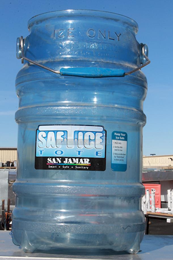 San Jamar SI6000 Saf-T-Ice 6 Gallon Polycarbonate Ice Tote - Image 1 of 1