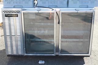 OUTSTANDING! Continental Refrigerator BBUC59-SS-GD 59" Stainless Steel Glass Door Backbar Undercounter Display Cooler, On Commercial Casrters. TESTED. IN WORKING ORDER!! 115v 60Hz 1Ph. Minor denting on top right side.