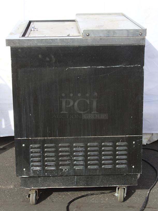 Continental Refrigerator CGC37 - 37" Glass and Plate Chiller. In Working Order.  115v 60Hz 1Ph. S/N: 15721185 - Image 5 of 7
