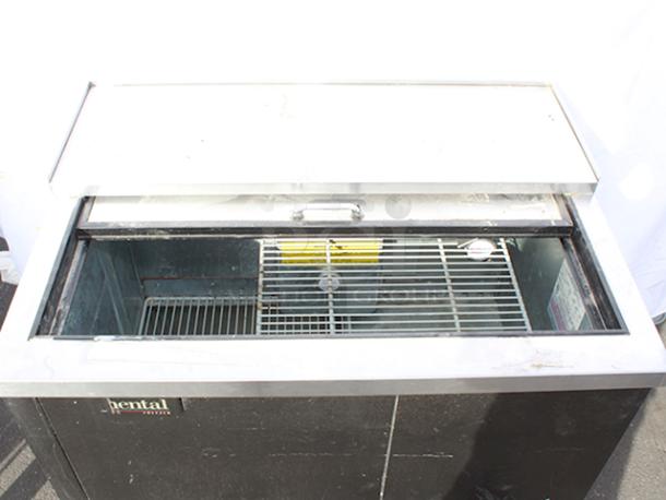 Continental Refrigerator CGC37 - 37" Glass and Plate Chiller. In Working Order.  115v 60Hz 1Ph. S/N: 15721185 - Image 6 of 7
