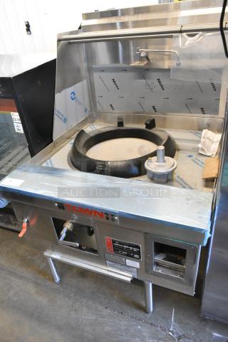 BRAND NEW SCRATCH AND DENT! Town Y-I-SS-N Stainless Steel Commercial Natural Gas Powered Single Burner Wok Range.