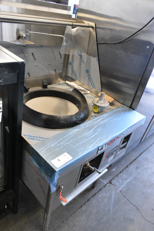 BRAND NEW SCRATCH AND DENT! Town Y-I-SS-N Stainless Steel Commercial Natural Gas Powered Single Burner Wok Range. - Image 2 of 8