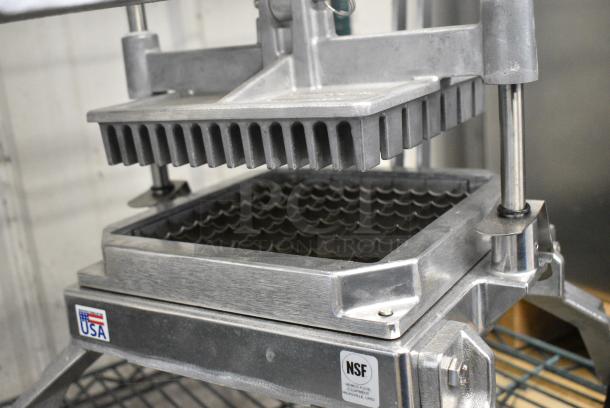 BRAND NEW SCRATCH AND DENT! Nemco 55650 Metal Countertop Easy Lettuce Kutter / Lettuce Head Cutter. - Image 3 of 4