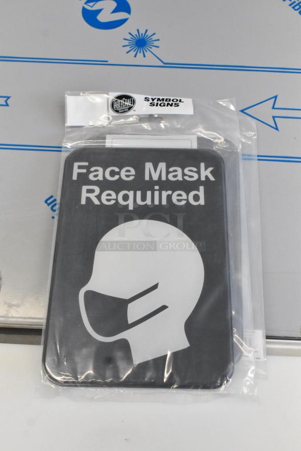 Box of 19 BRAND NEW! Tablecraft 10541 6" x 9" Black / White Plastic "Face Mask Required" Sign - Image 1 of 5