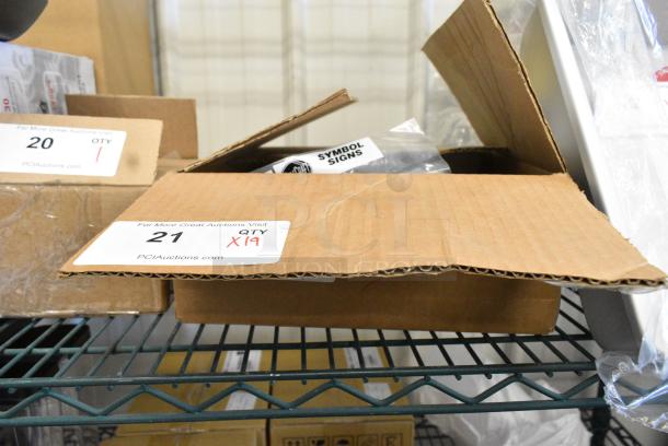 Box of 19 BRAND NEW! Tablecraft 10541 6" x 9" Black / White Plastic "Face Mask Required" Sign - Image 2 of 5