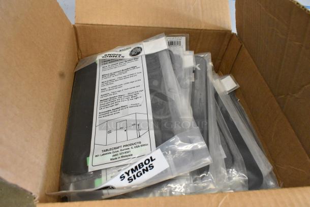 Box of 19 BRAND NEW! Tablecraft 10541 6" x 9" Black / White Plastic "Face Mask Required" Sign - Image 3 of 5