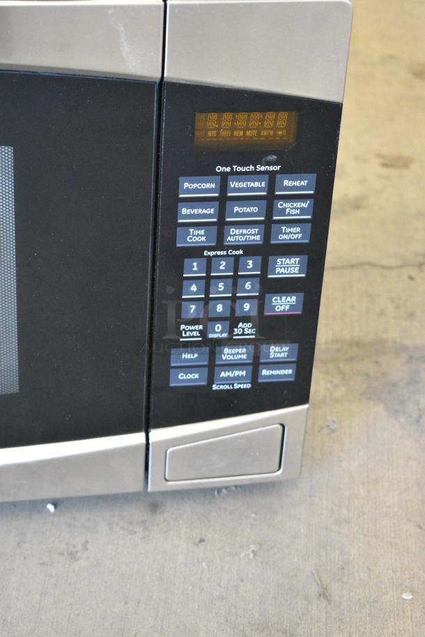 General Electric GE PEB2060SM2SS Countertop Microwave Oven. 120 Volts, 1 Phase. - Image 5 of 7