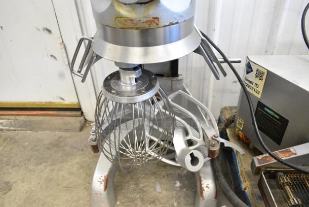 Fleetwood AF-20A Metal Commercial Floor Style 20 Quart Planetary Dough Mixer w/ Bowl Guard, Dough Hook, Whisk and Paddle Attachments. 115 Volts, 1 Phase. Tested and Working! - Image 6 of 7