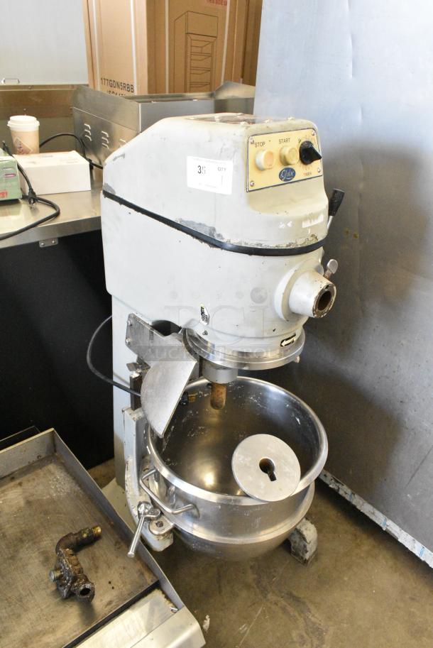 Globe SP30 Metal Commercial Floor Style 30 Quart Dough Mixer w/ Mixing Bowl and Dough Hook Attachment. 115 Volts, 1 Phase. Tested and Working! - Image 3 of 9