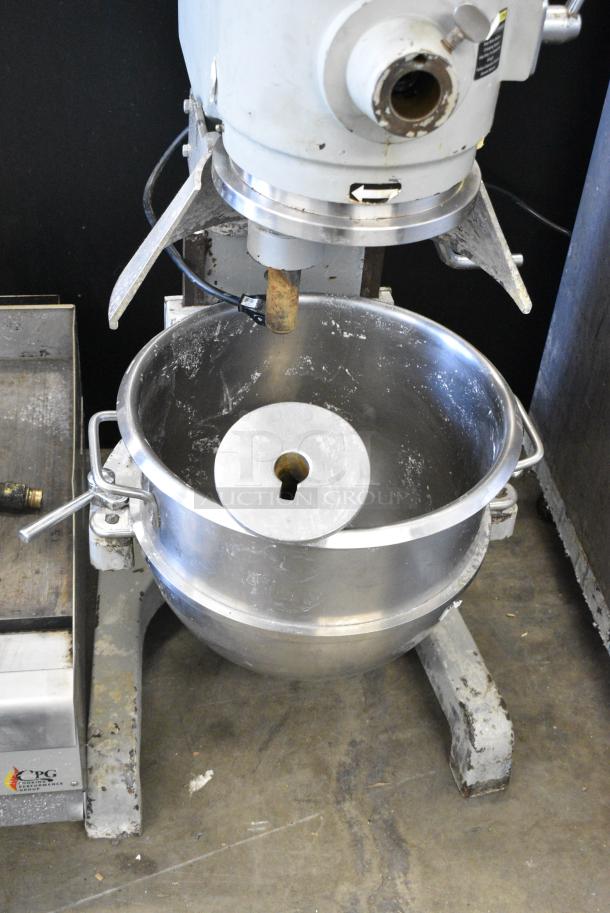 Globe SP30 Metal Commercial Floor Style 30 Quart Dough Mixer w/ Mixing Bowl and Dough Hook Attachment. 115 Volts, 1 Phase. Tested and Working! - Image 4 of 9