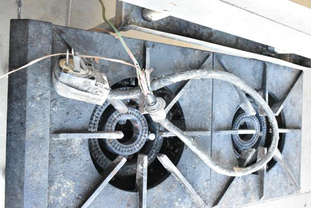 US Range Stainless Steel Countertop Natural Gas Powered 2 Burner Range. - Image 4 of 7