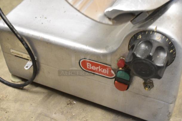 Berkel Stainless Steel Commercial Countertop Meat Slicer w/ Blade Sharpener. 115 Volts, 1 Phase. Tested and Working! - Image 4 of 5