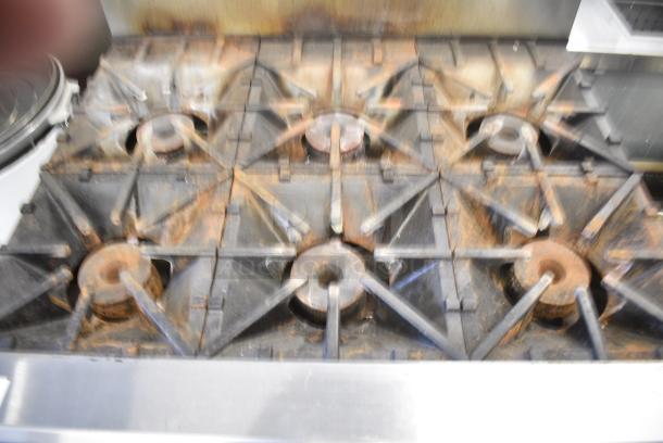 Southbend 4361D Stainless Steel Commercial Natural Gas Powered 6 Burner Range w/ Oven and Back Splash. - Image 5 of 10