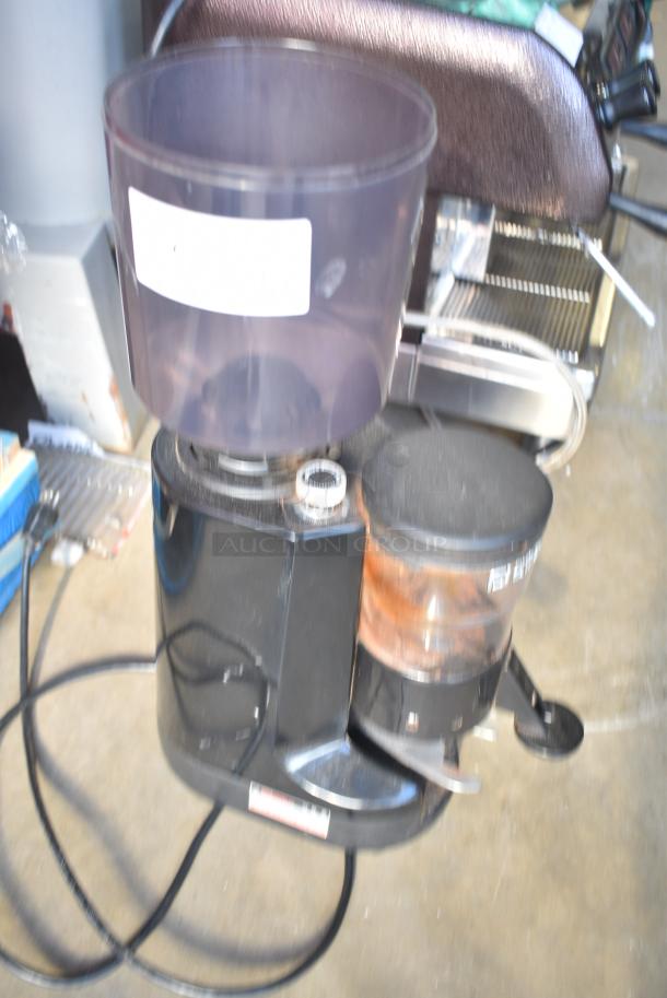 Nuova Simonelli MDX Metal Commercial Countertop Espresso Bean Grinder. Missing Lid. 110 Volts, 1 Phase. Tested and Working! - Image 2 of 5