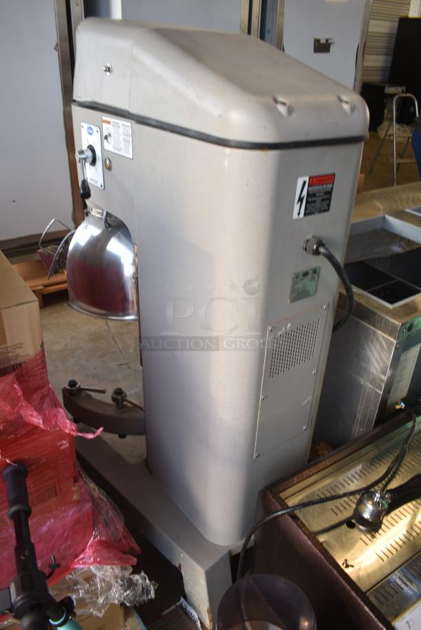 Globe SP62P Metal Commercial Floor Style 60 Quart Planetary Dough Mixer w/ Bowl Guard. 220 Volts, 1 Phase. - Image 6 of 9