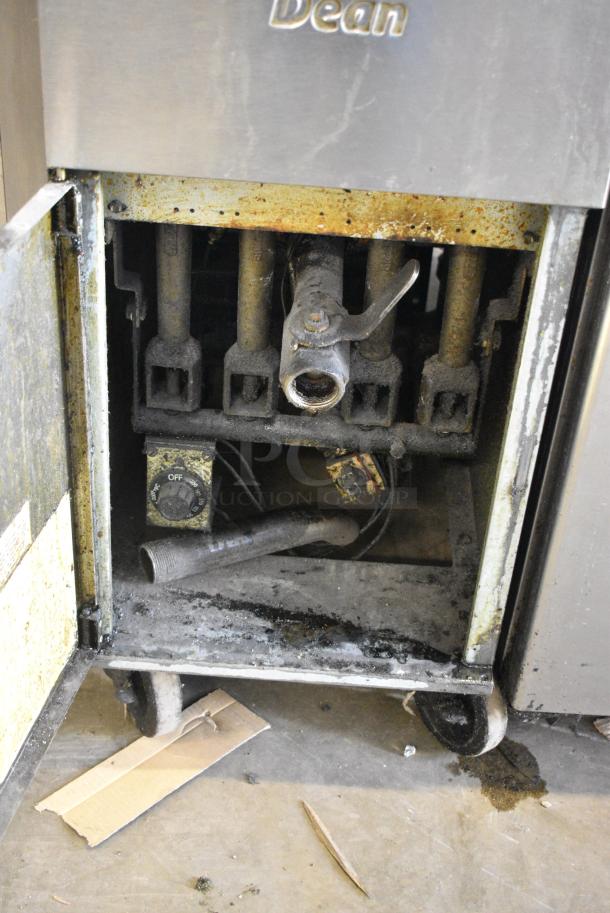 Dean SR152GN Stainless Steel Commercial Natural Gas Powered Deep Fat Fryer. 120,000 BTU. - Image 4 of 5