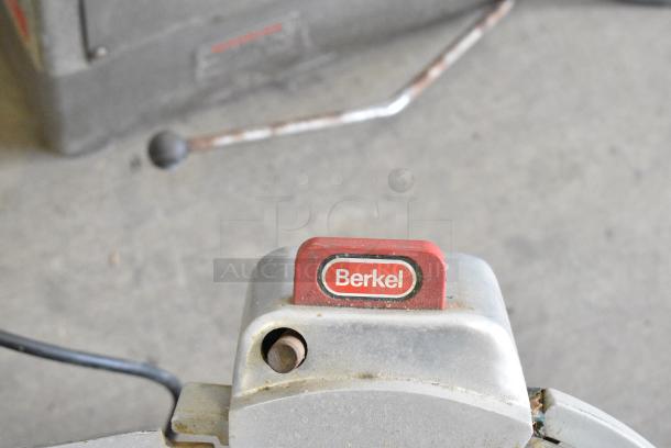 Berkel Metal Commercial Countertop Meat Slicer w/ Blade Sharpener. 115 Volts, 1 Phase. Tested and Working! - Image 2 of 7