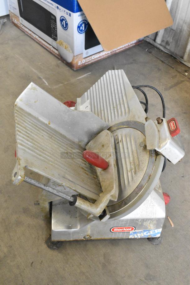 Berkel Metal Commercial Countertop Meat Slicer w/ Blade Sharpener. 115 Volts, 1 Phase. Tested and Working! - Image 4 of 7