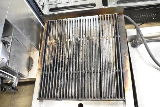 Vulcan CAVB35N Stainless Steel Commercial Countertop Natural Gas Powered Charbroiler Grill. - Image 4 of 12