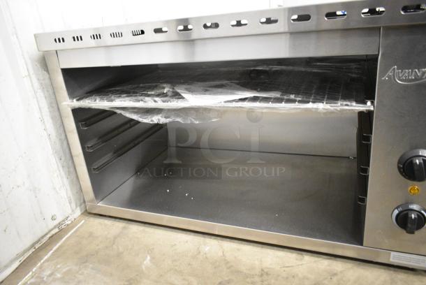 BRAND NEW SCRATCH AND DENT! 2024 Avantco 177CHSME32IM Stainless Steel Commercial Electric Powered Cheese Melter. 208/240 Volts, 1 Phase. - Image 4 of 6