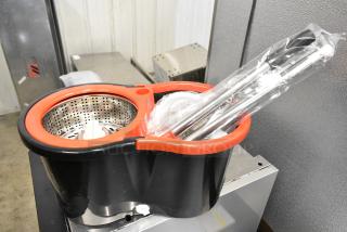 BRAND NEW SCRATCH AND DENT! Manual Juicer
