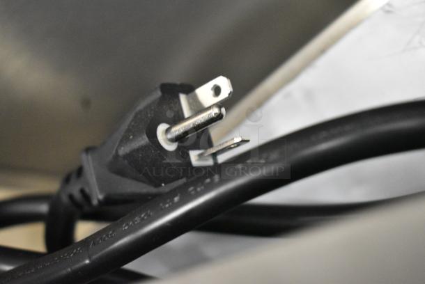 BRAND NEW SCRATCH AND DENT! 2024 Avantco 177IC3500 Countertop Induction Range / Cooker. 208-240 Volts, 1 Phase. - Image 5 of 6