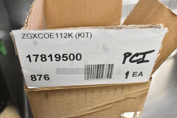 BRAND NEW SCRATCH AND DENT! Lot of Various Items Including 17819500 Avantco 17819500 Carel Controller - Image 6 of 6