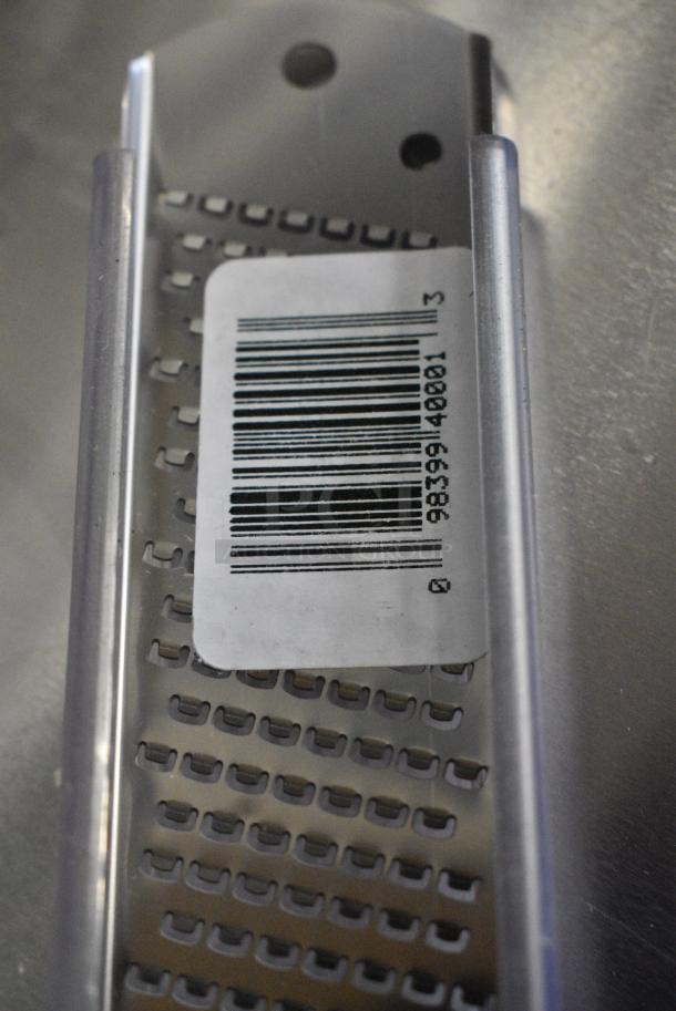5 BRAND NEW SCRATCH AND DENT! Items Including 470M14706 Mercer Culinary M14706 6" Cleaver, 407JAS10055B Thunder Group 7" Stainless Steel Angled Cleaver with Riveted Wood Handle, 017858R0423 Chapin Spray Nozzle, 2 Zesters. 5 Times Your Bid! - Image 12 of 12