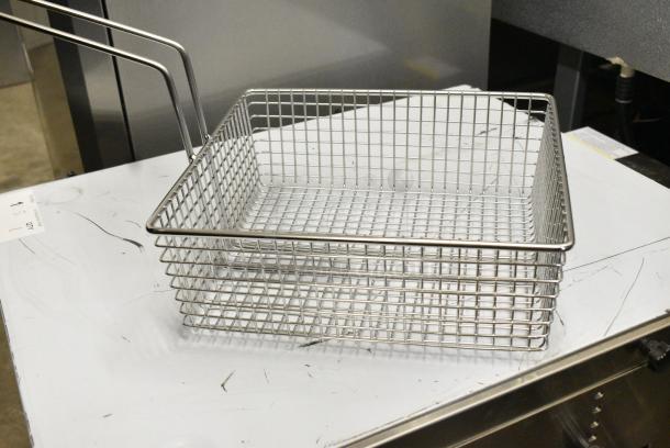 2 BRAND NEW SCRATCH AND DENT! Metal Fry Baskets. 2 Times Your Bid! - Image 3 of 5
