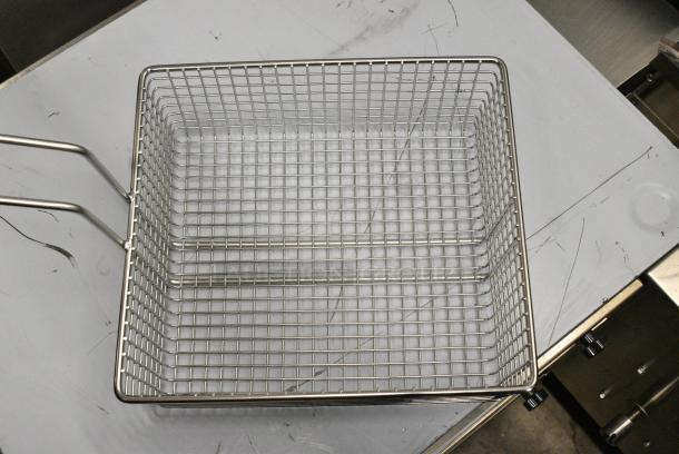 2 BRAND NEW SCRATCH AND DENT! Metal Fry Baskets. 2 Times Your Bid! - Image 5 of 5