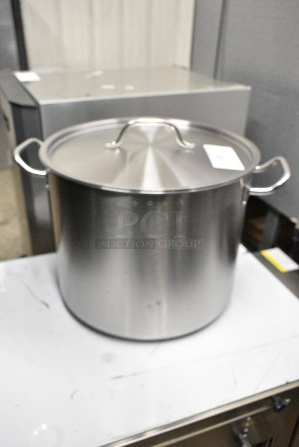 BRAND NEW SCRATCH AND DENT! Vigor 473SSPOT32 SS1 Series 32 Qt. Heavy-Duty Stainless Steel Aluminum-Clad Stock Pot with Cover - Image 1 of 6